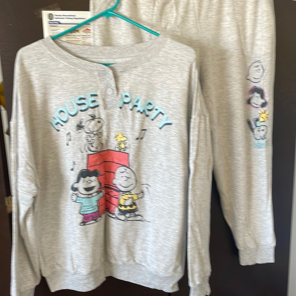Peanuts Snoopy sweatshirt and sweatpants. Women’s size XL